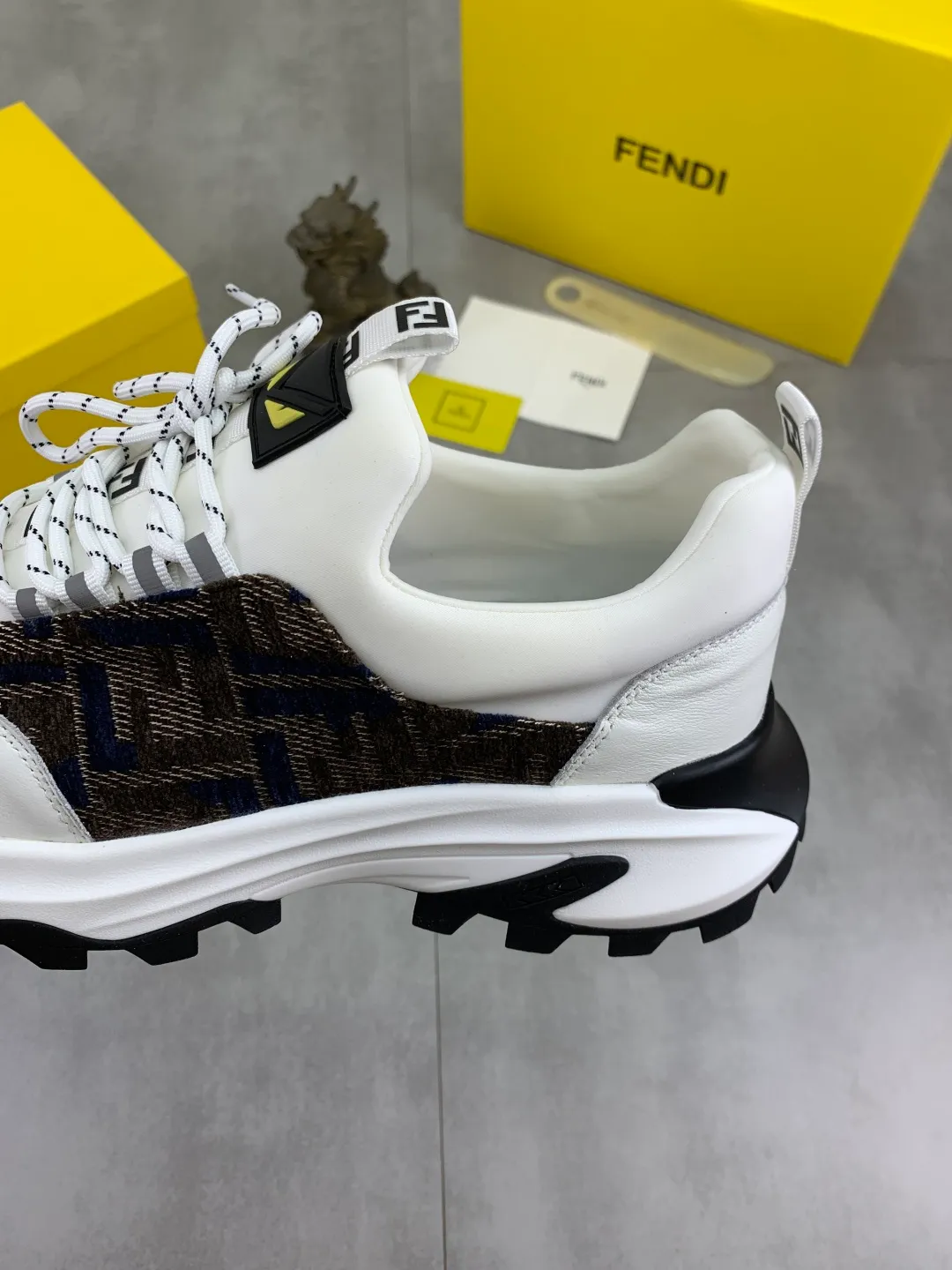 ​Men's shoes 💰P440 💰【New】Little monster 🆘 New FENDI 🕶️🕶️Simple routing effect, showing an elegant and cool driving shoe 🎬Using imported calfskin + first-layer pigskin lining🐂Excellent material🎬Detailed workmanship 🤗Comfortable foot feel➰➰. ​Pair it with any outfit to show your taste and temperament, low-key luxury ♻️Design ​simple and elegant ​noble and fashionable 🍃​Very loved and favored by trendy men 💓❤️Size: 38-44 (45 customized) 3️⃣ colors available